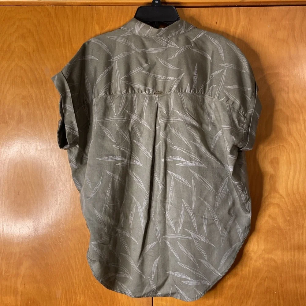 NWT PrAna Fremont Woven Top in Rye Green Leaves. Size S - Picture 6 of 11